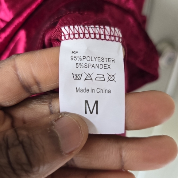 Crystal Boutique Crushed Velvety Blouse Sz M Red Roll Tab Sleeve V Neck New - Picture 9 of 11